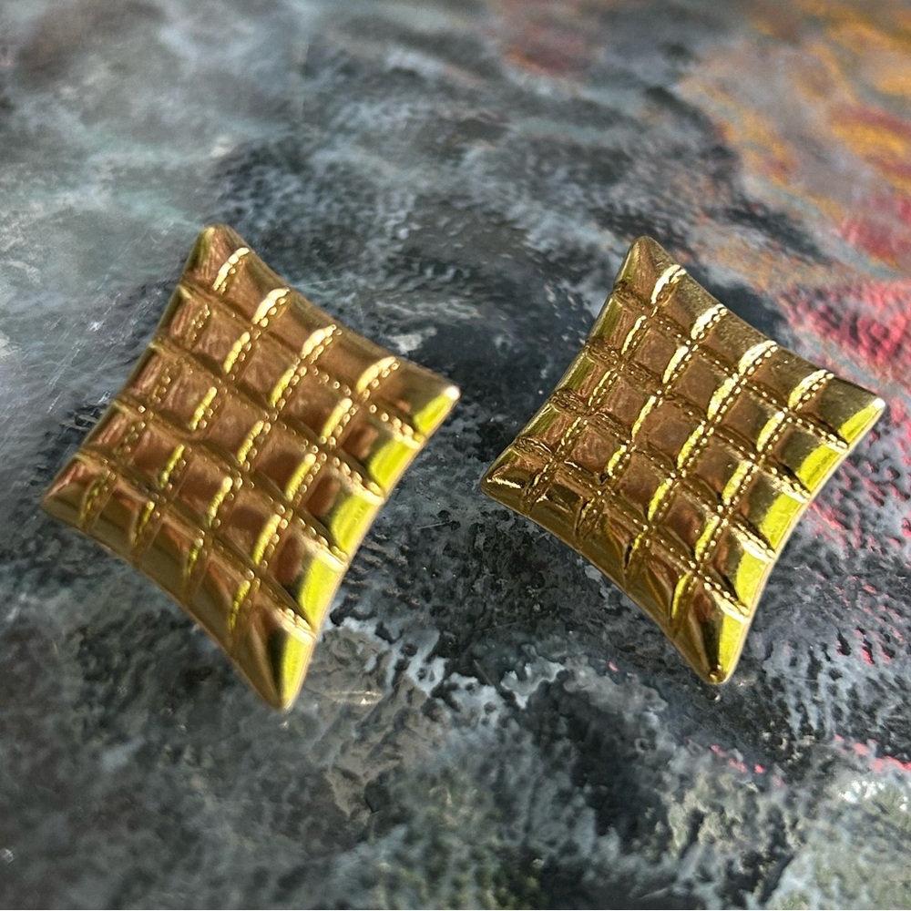 Vintage Clip on earrings golden detailed diamond shape